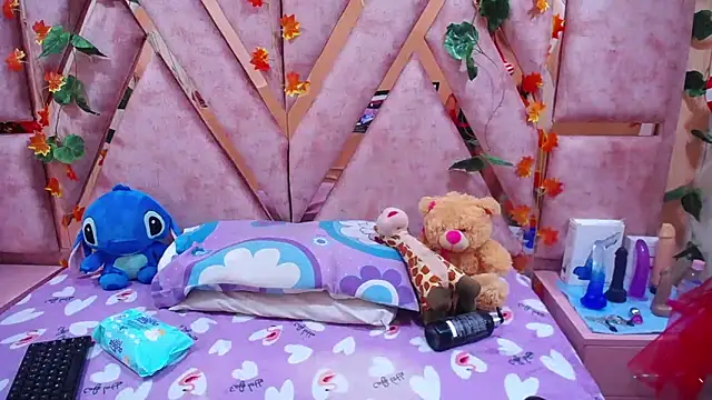 Emmily Walker online show from 12/18/24, 12:18