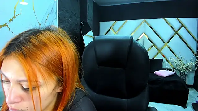 Emmily Walker online show from 11/08/25, 02:56