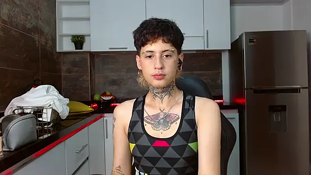 Ethan lennox online show from 12/14/25, 03:39