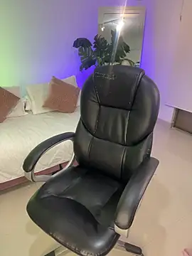 JANYLOVE   online show from 05/06/26, 10:53