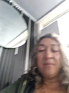 Snapshot of kitty_84 chatting on 02/13/25, 06:48 kitty 84 online show from 02/13/25, 06:48