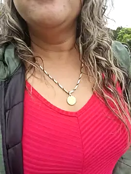 Snapshot of kitty_84 chatting on 02/25/25, 09:35 kitty 84 online show from 02/25/25, 09:35