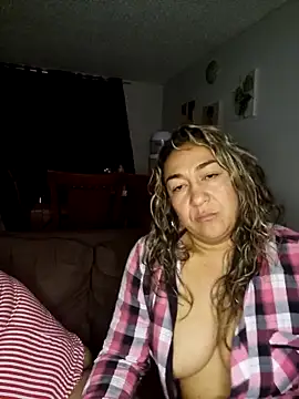 Snapshot of kitty_84 chatting on 03/06/25, 11:31 kitty 84 online show from 03/06/25, 11:31