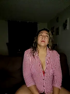 Snapshot of kitty_84 chatting on 03/11/25, 09:56 kitty 84 online show from 03/11/25, 09:56