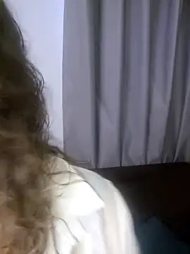 Snapshot of kitty_84 chatting on 06/02/26, 11:01 kitty 84 online show from 06/02/26, 11:01