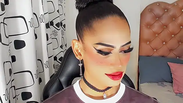 Snapshot of Aslhy_Goddessx chatting on 10/04/25, 01:58 Aslhy Goddessx online show from 10/04/25, 01:58