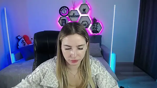 SabrinViolet online show from 09/15/25, 08:03