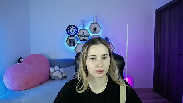 SabrinViolet online show from 02/15/26, 09:08