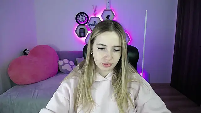 SabrinViolet online show from 02/16/26, 09:05