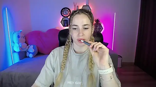 SabrinViolet online show from 05/18/26, 08:09