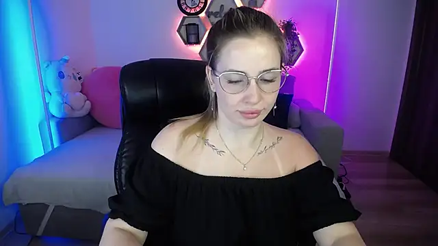 Snapshot of SabrinViolet chatting on 07/07/26, 08:07 SabrinViolet online show from 07/07/26, 08:07