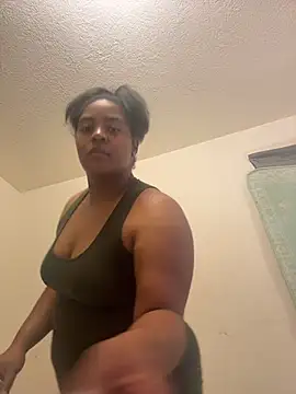 Snapshot of prettlovely14 chatting on 11/22/25, 01:04 prettlovely14 online show from 11/22/25, 01:04