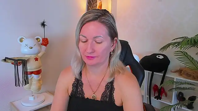 Snapshot of AriFleow chatting on 10/19/25, 11:33 AriFleow online show from 10/19/25, 11:33