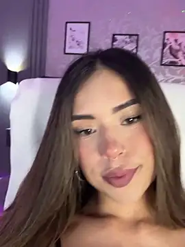 Luna  Ponce online show from 12/30/24, 04:19