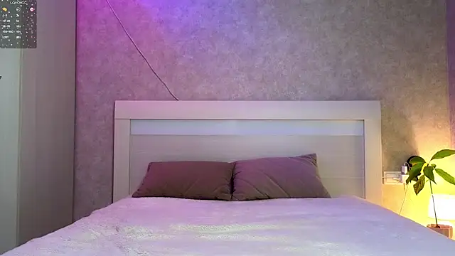 MaxMia online show from 03/23/26, 04:00