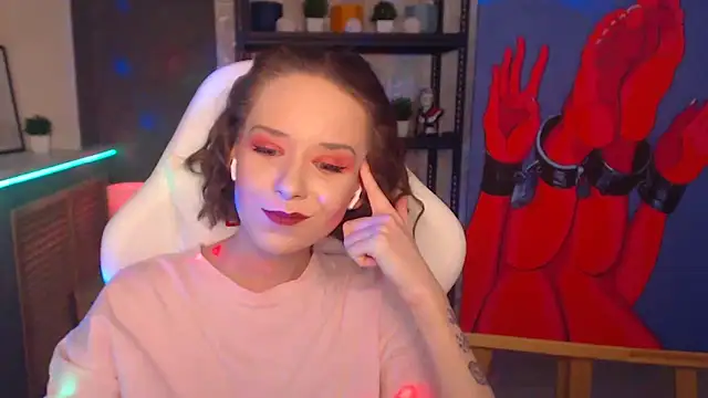 FascinatingEyess online show from 12/08/24, 09:52