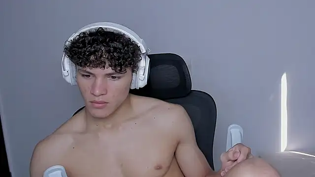 laurent nova online show from 10/26/25, 06:14