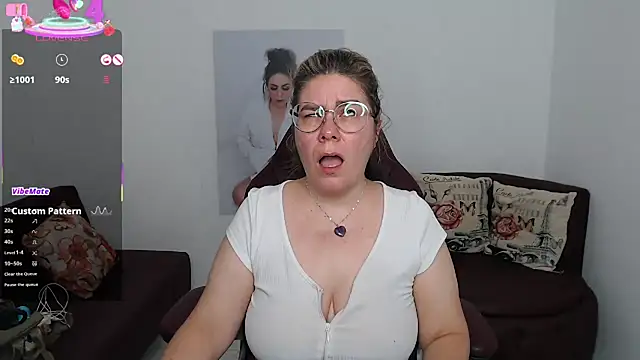 Snapshot of zehra_sanem chatting on 11/08/25, 10:48 zehra sanem online show from 11/08/25, 10:48