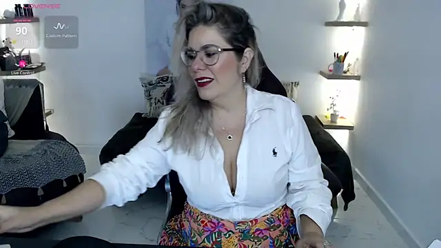 Snapshot of zehra_sanem chatting on 06/05/26, 07:30 zehra sanem online show from 06/05/26, 07:30