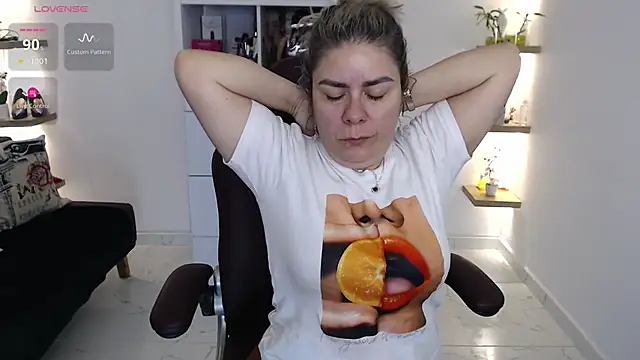 Snapshot of zehra_sanem chatting on 06/15/26, 02:08 zehra sanem online show from 06/15/26, 02:08