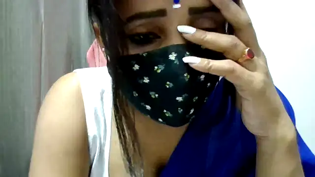 Queenhimanshi online show from 11/03/25, 09:05