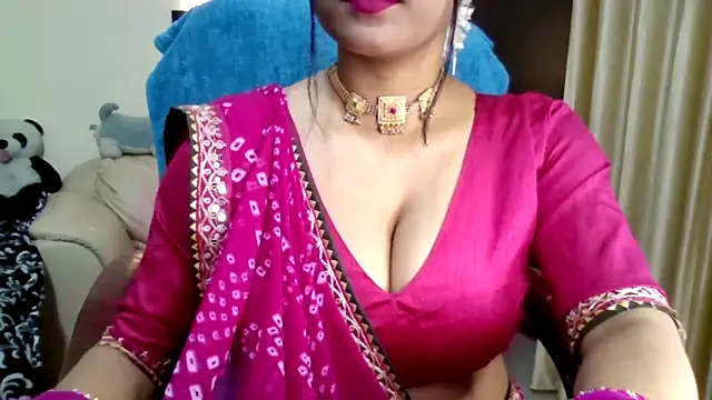 Queenhimanshi online show from 02/25/26, 04:05
