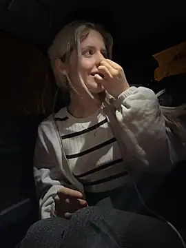 Holly-Glamour online show from 03/04/26, 11:33