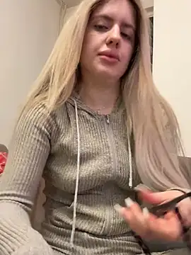 Holly-Glamour online show from 04/09/26, 10:59