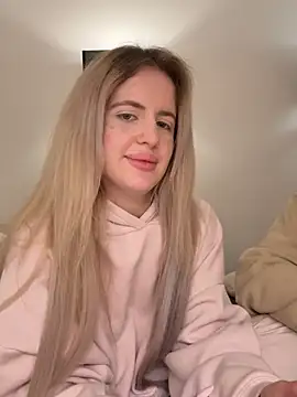 Holly-Glamour online show from 05/08/26, 01:22