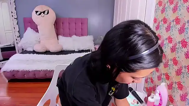 Snapshot of Iris_Stone_ chatting on 12/06/24, 10:08 Iris Stone online show from 12/06/24, 10:08