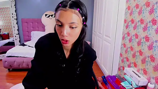 Snapshot of Iris_Stone_ chatting on 03/13/25, 09:05 Iris Stone online show from 03/13/25, 09:05