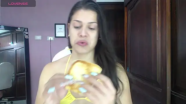 Luciana Ortiz1 online show from 12/19/24, 03:52