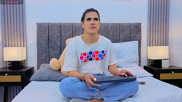 Luciana Ortiz1 online show from 11/04/25, 02:05