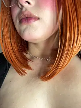 Snapshot of VioletPearson chatting on 06/15/26, 12:29 VioletPearson online show from 06/15/26, 12:29