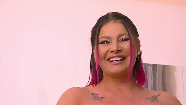 Snapshot of RissaRheys chatting on 02/23/25, 12:30 RissaRheys online show from 02/23/25, 12:30