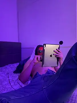 Snapshot of Daniel2zuZ chatting on 10/05/25, 05:44 Daniel2zuZ online show from 10/05/25, 05:44