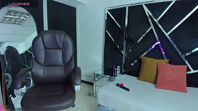 Snapshot of Ivanna18_x chatting on 09/14/25, 03:27 Ivanna18 x online show from 09/14/25, 03:27