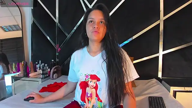 Snapshot of Ivanna18_x chatting on 10/14/25, 03:40 Ivanna18 x online show from 10/14/25, 03:40