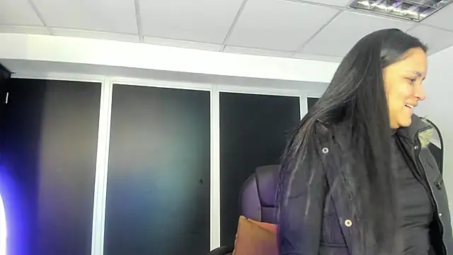 Snapshot of Ivanna18_x chatting on 10/28/25, 03:54 Ivanna18 x online show from 10/28/25, 03:54