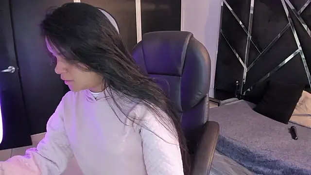 Snapshot of Ivanna18_x chatting on 11/07/25, 03:50 Ivanna18 x online show from 11/07/25, 03:50