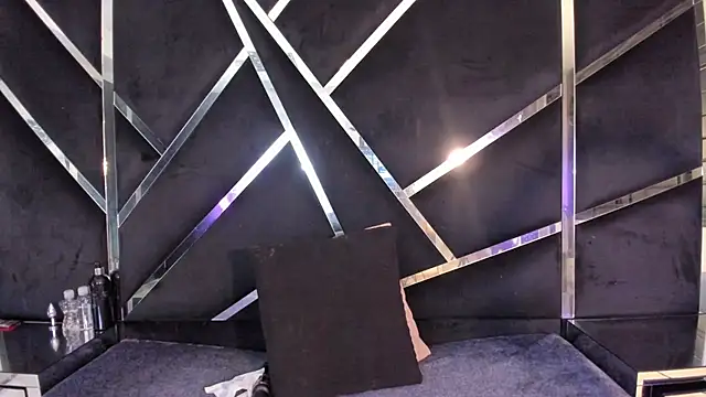 Snapshot of Ivanna18_x chatting on 11/15/25, 03:37 Ivanna18 x online show from 11/15/25, 03:37