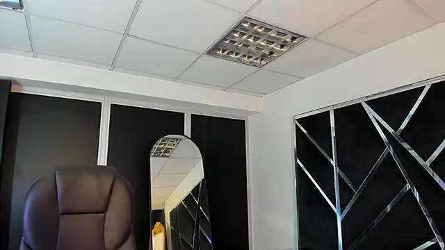 Snapshot of Ivanna18_x chatting on 11/16/25, 03:45 Ivanna18 x online show from 11/16/25, 03:45