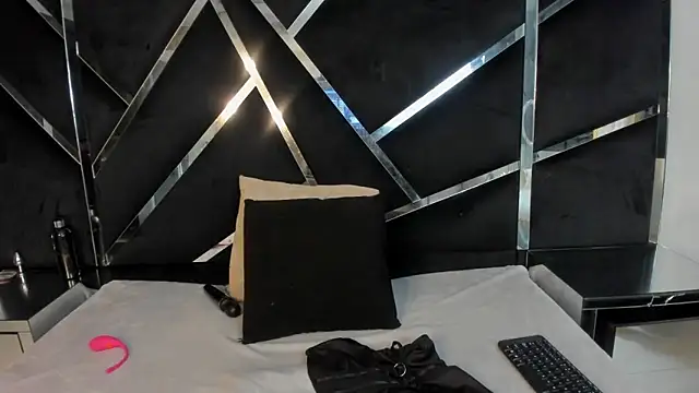 Snapshot of Ivanna18_x chatting on 11/20/25, 04:12 Ivanna18 x online show from 11/20/25, 04:12