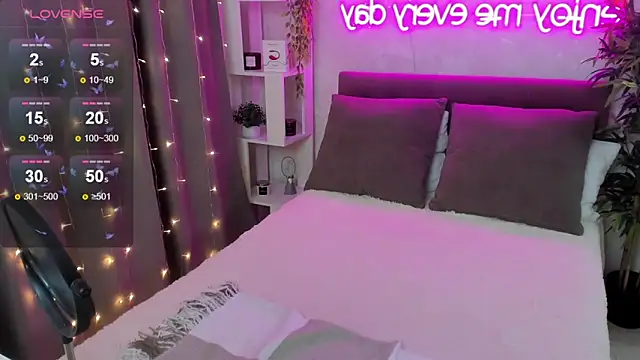 FeralPeach online show from 11/27/25, 03:52