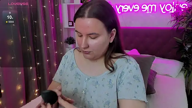 FeralPeach online show from 05/17/26, 07:17
