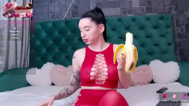 BrianaBratty online show from 11/19/25, 05:51