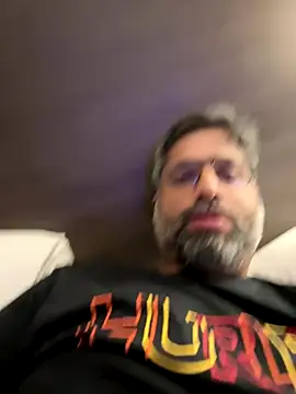 Snapshot of blueleopard05 chatting on 12/21/25, 07:04 blueleopard05 online show from 12/21/25, 07:04