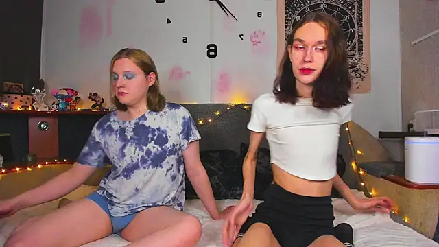 Snapshot of Calvin_and_Kevin chatting on 01/19/25, 02:38 Calvin and Kevin online show from 01/19/25, 02:38