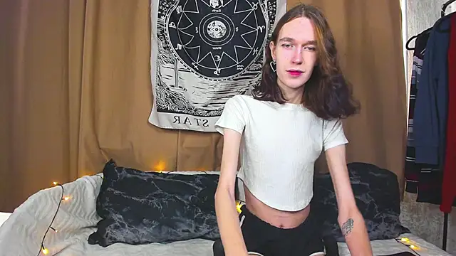 Snapshot of Calvin_and_Kevin chatting on 03/11/25, 04:43 Calvin and Kevin online show from 03/11/25, 04:43