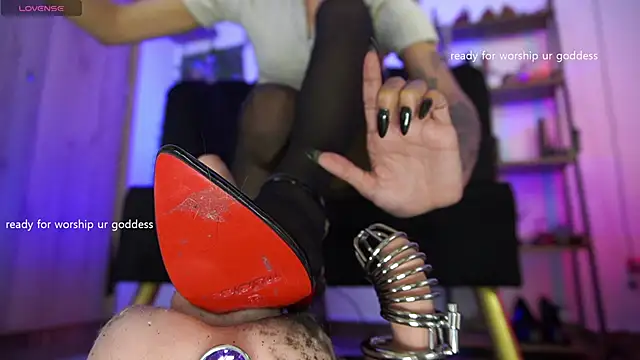 Snapshot of MissKorah chatting on 11/30/25, 10:58 MissKorah online show from 11/30/25, 10:58